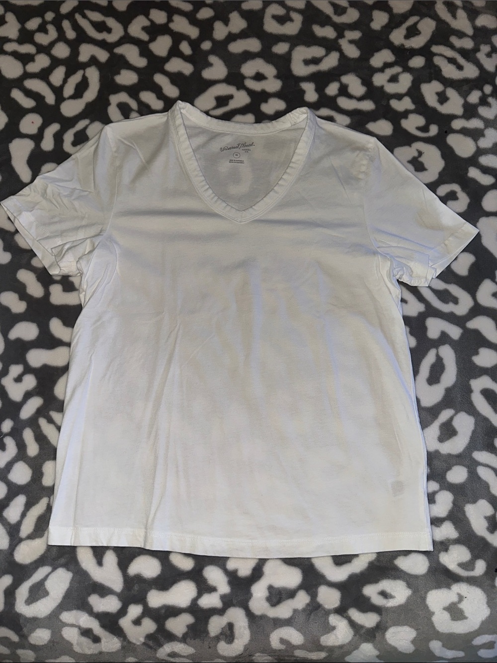 Universal Thread V Neck Short Sleeve Tee